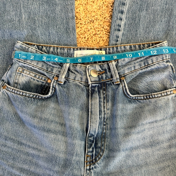 Stradivarius Light Wash Blue Straight Wide Leg High Rise Raw Hem Jeans Size 4 - Picture 5 of 9